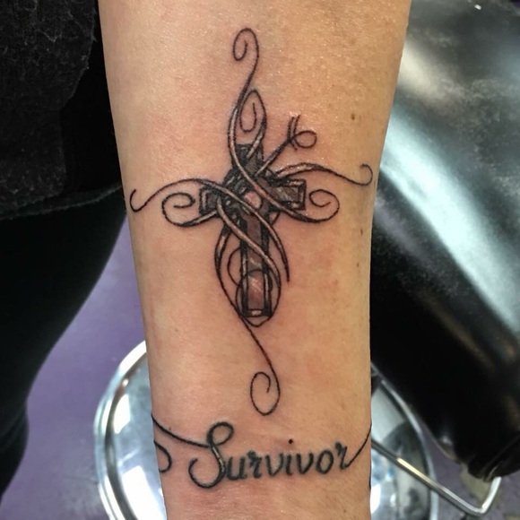 Meet your Posher, Nicole! - Picture 2 of 8